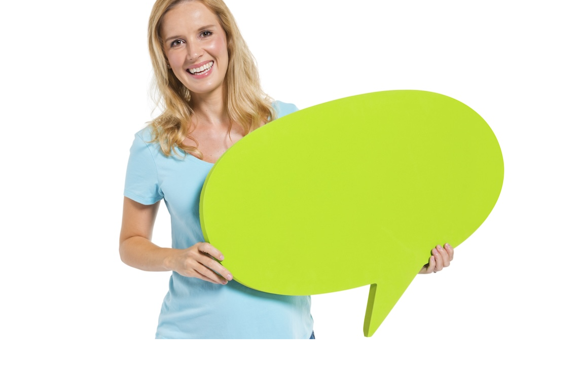 https://www.intowords.com.ar/wp-content/uploads/2024/11/casual-woman-holding-speech-bubble-1140x720.png